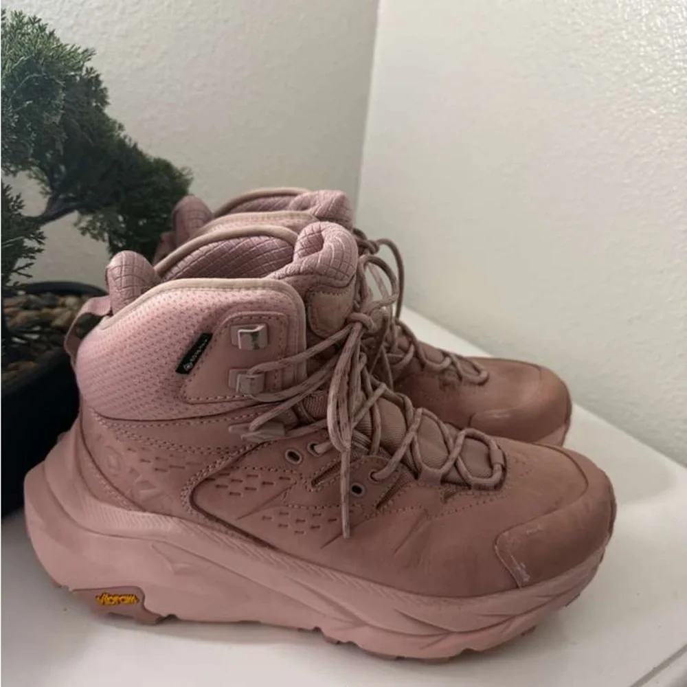 Hoka kaha 2 Women's Blush Pink Athletic Shoes - Picture 2 of 9